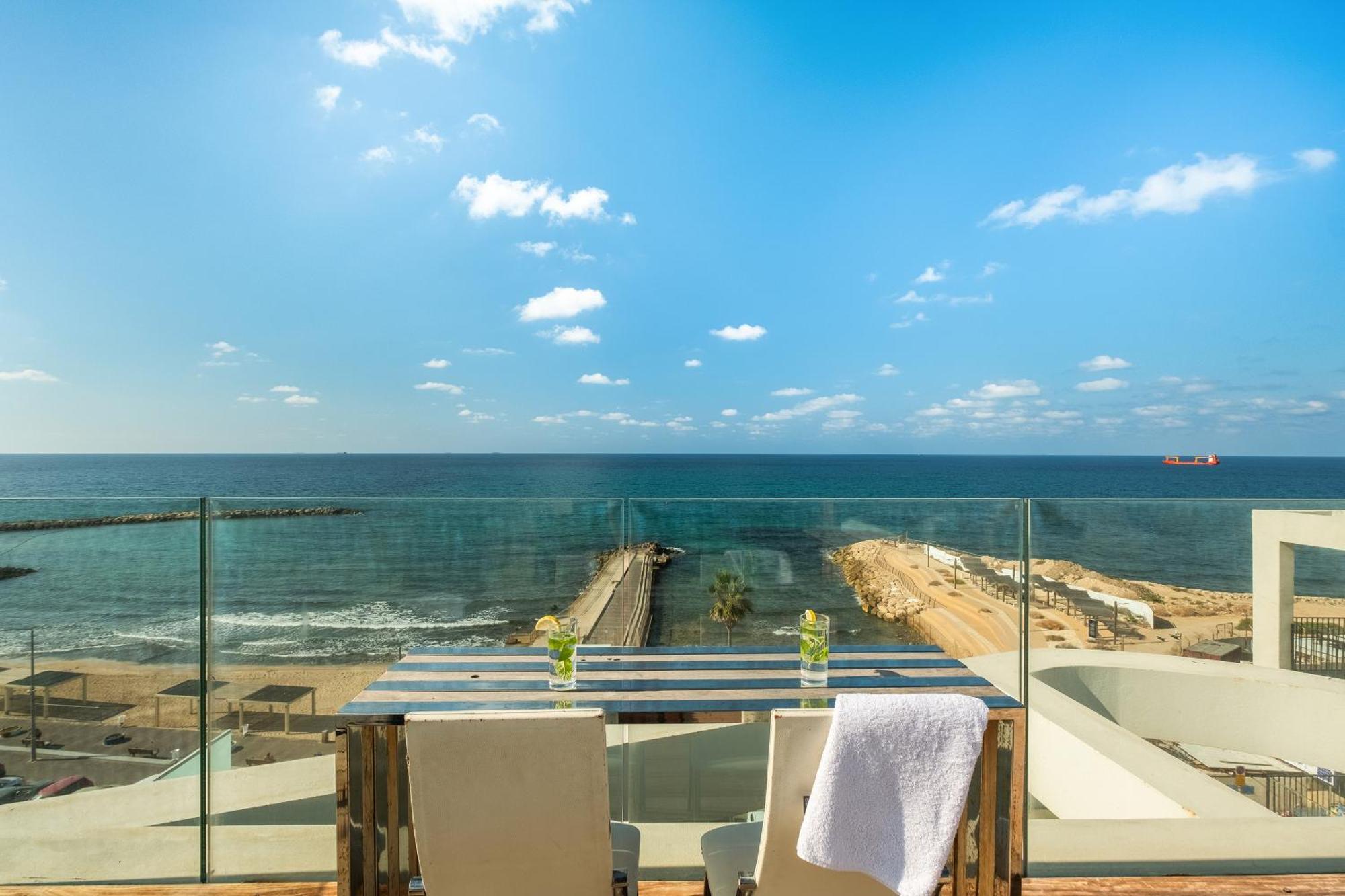 Penthouse 3Br + Roof Top + Parking - On The Beach 海法 外观 照片