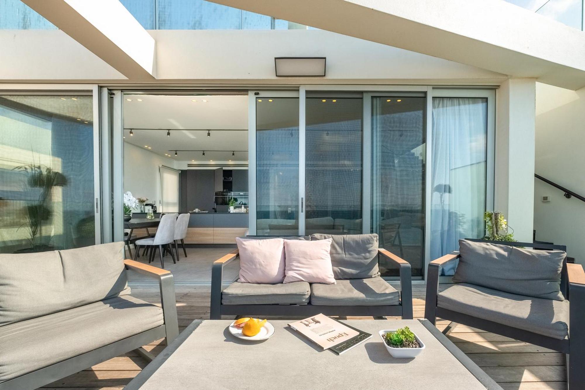 Penthouse 3Br + Roof Top + Parking - On The Beach 海法 外观 照片