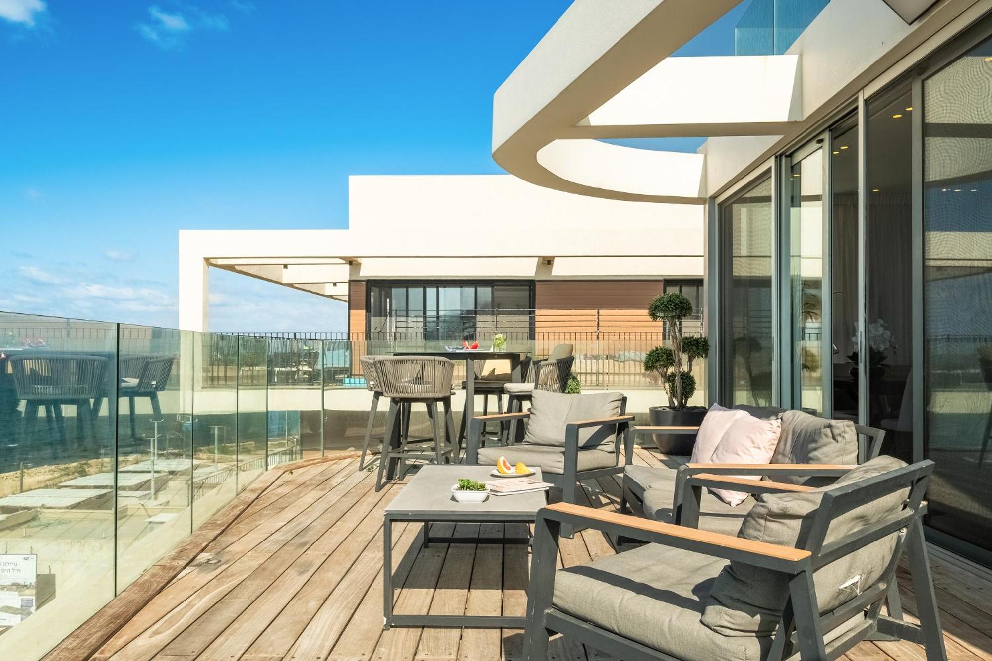 Penthouse 3Br + Roof Top + Parking - On The Beach 海法 外观 照片