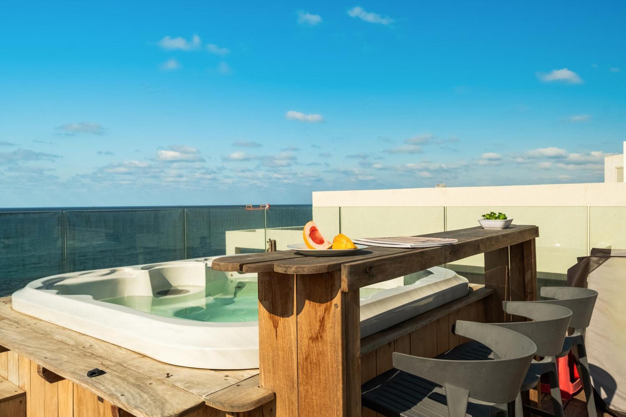 Penthouse 3Br + Roof Top + Parking - On The Beach 海法 外观 照片