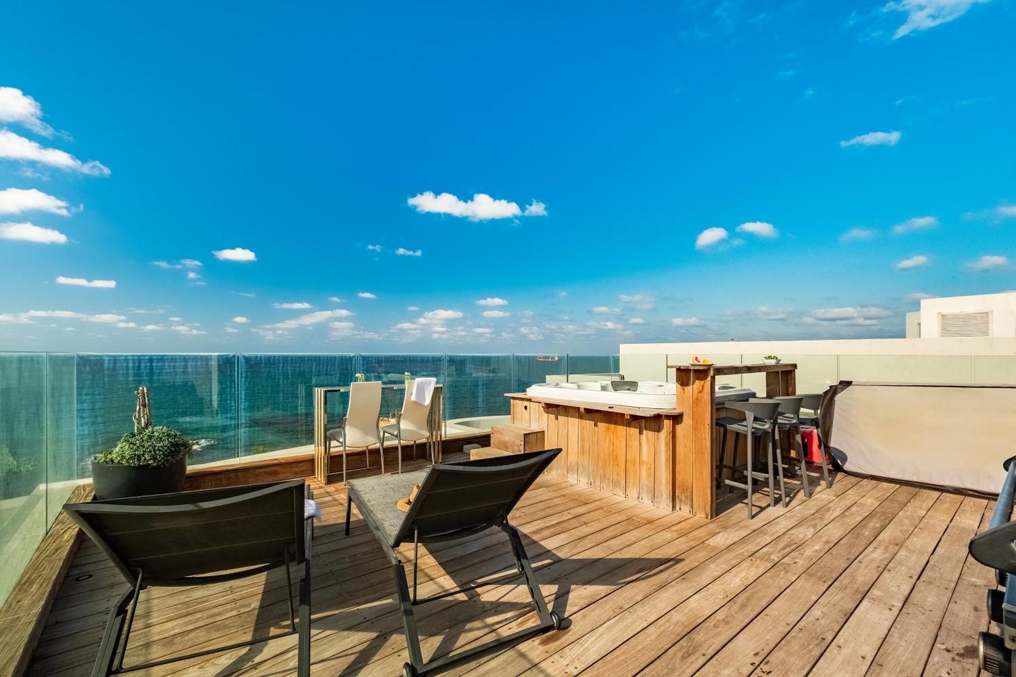 Penthouse 3Br + Roof Top + Parking - On The Beach 海法 外观 照片