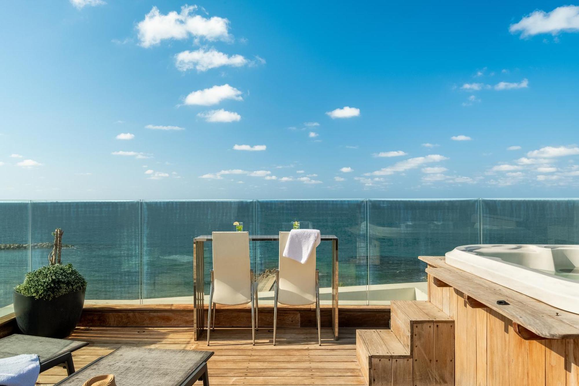 Penthouse 3Br + Roof Top + Parking - On The Beach 海法 外观 照片