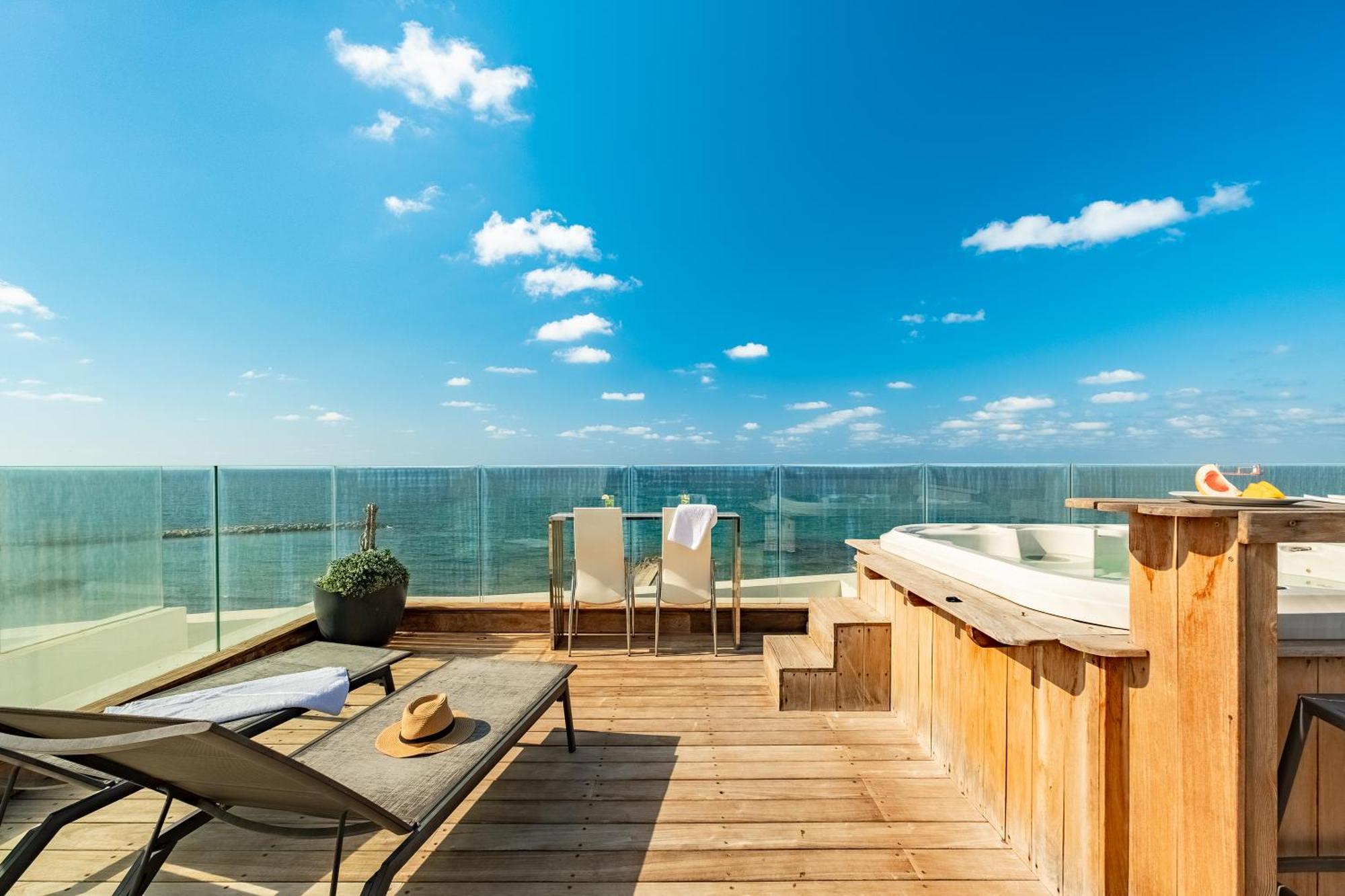 Penthouse 3Br + Roof Top + Parking - On The Beach 海法 外观 照片
