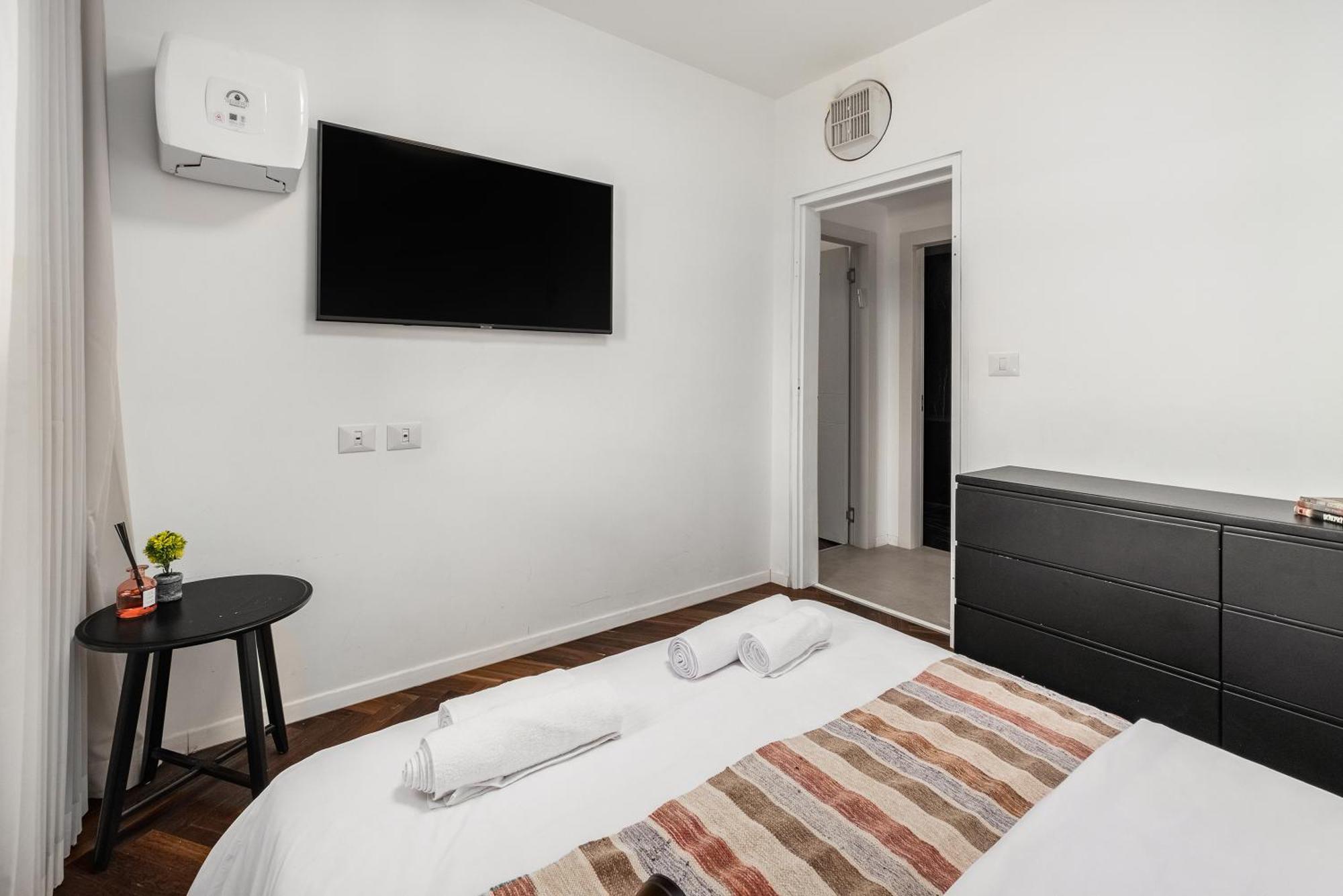 Penthouse 3Br + Roof Top + Parking - On The Beach 海法 外观 照片