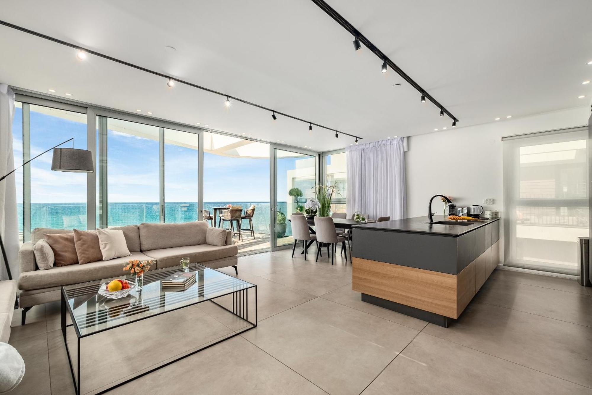 Penthouse 3Br + Roof Top + Parking - On The Beach 海法 外观 照片